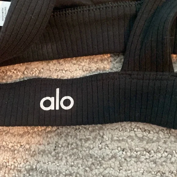 ALO Yoga Black cross front Sports Bra - Picture 5 of 6